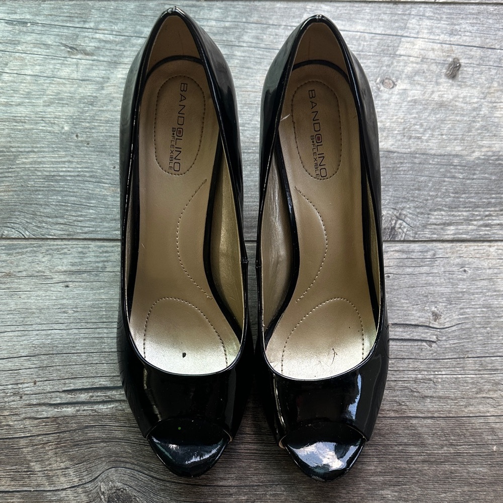 Bandolino Glossy Black Peep Toe Heels